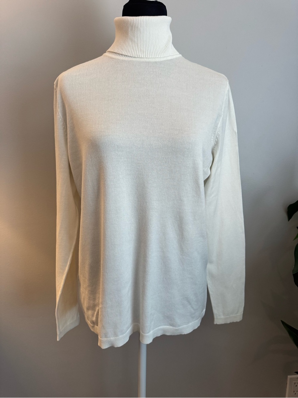 Chico's Cream Turtleneck Sweater- Size 1 - M (8-10)